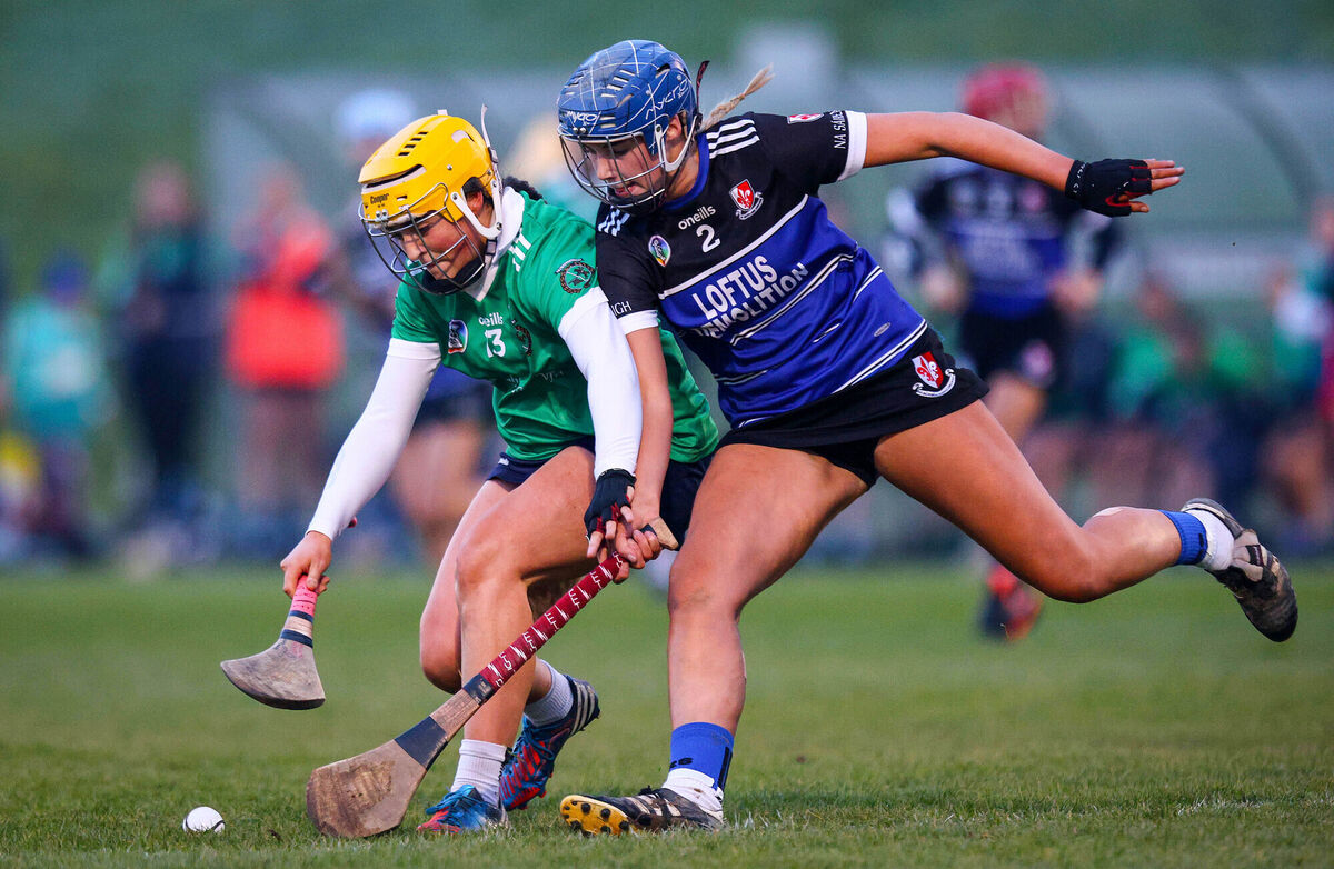 Sarsfields Galway’s Shannon Corcoran and Laura Dunlea of Sarsfields Cork battling on a break. Picture: INPHO/Ryan Byrne Sarsfields Galway’s Shannon Corcoran and Laura Dunlea of Sarsfields Cork battling on a break. Picture: INPHO/Ryan Byrne