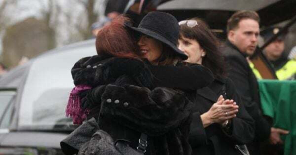 Shane MacGowan described as poet and trailblazer at his funeral - Vimarsana News