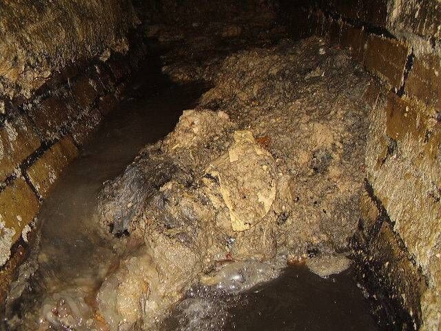  A fatberg formed in a sewer in Ireland comprising wet wipes and fats, oils and greases (FOGs) highlights the importance of Clean Coasts and Uisce Éireann Think Before You Pour Christmas campaign.
