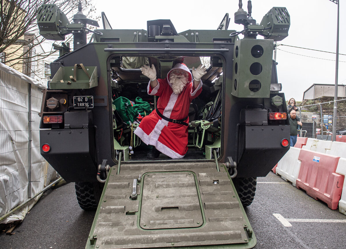 Santa Claus arriving in the back of an army tank at the Mercy Hospital, Cork during his visit to the hospital organised by the Kinsale Lions Club. Picture Dan Linehan Santa Claus arriving in the back of an army tank at the Mercy Hospital, Cork during his visit to the hospital organised by the Kinsale Lions Club. Picture Dan Linehan