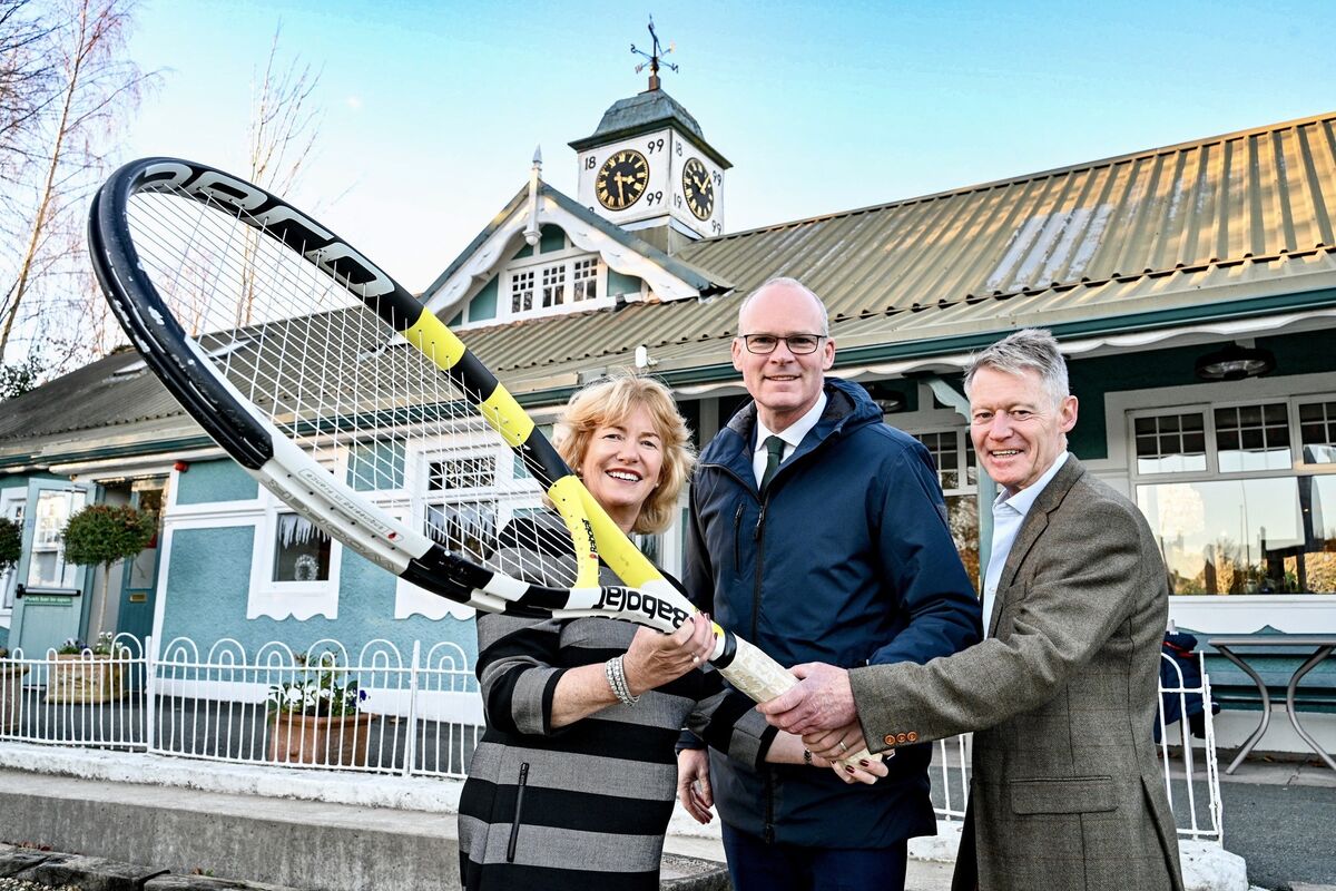 Donal Johnson, Club Chairman and Adrienne O’Donovan, Club Captain pictured with Minister Simon Coveney on his recent visit to the Sunday’s Well Tennis Club in Cork to launch their 125th year celebrations. Picture by Chani Anderson