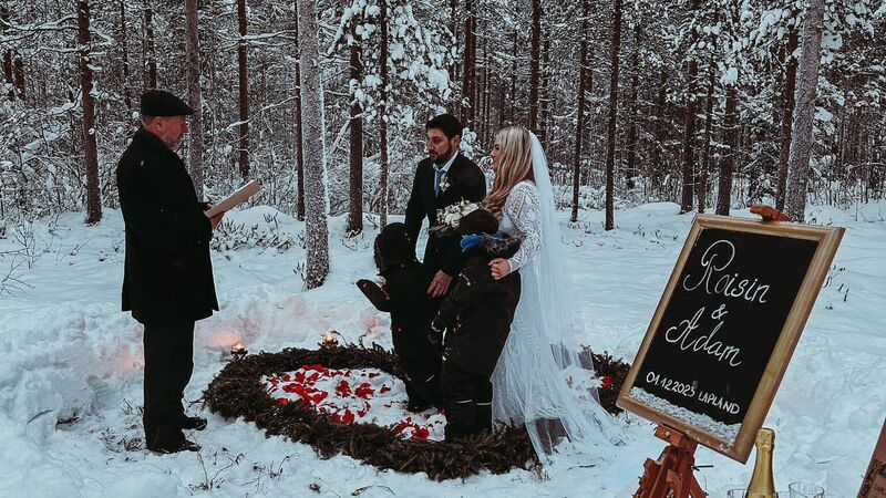 Cork couple celebrate ultimate Christmas wedding after eloping to Lapland Cork couple celebrate ultimate Christmas wedding after eloping to Lapland