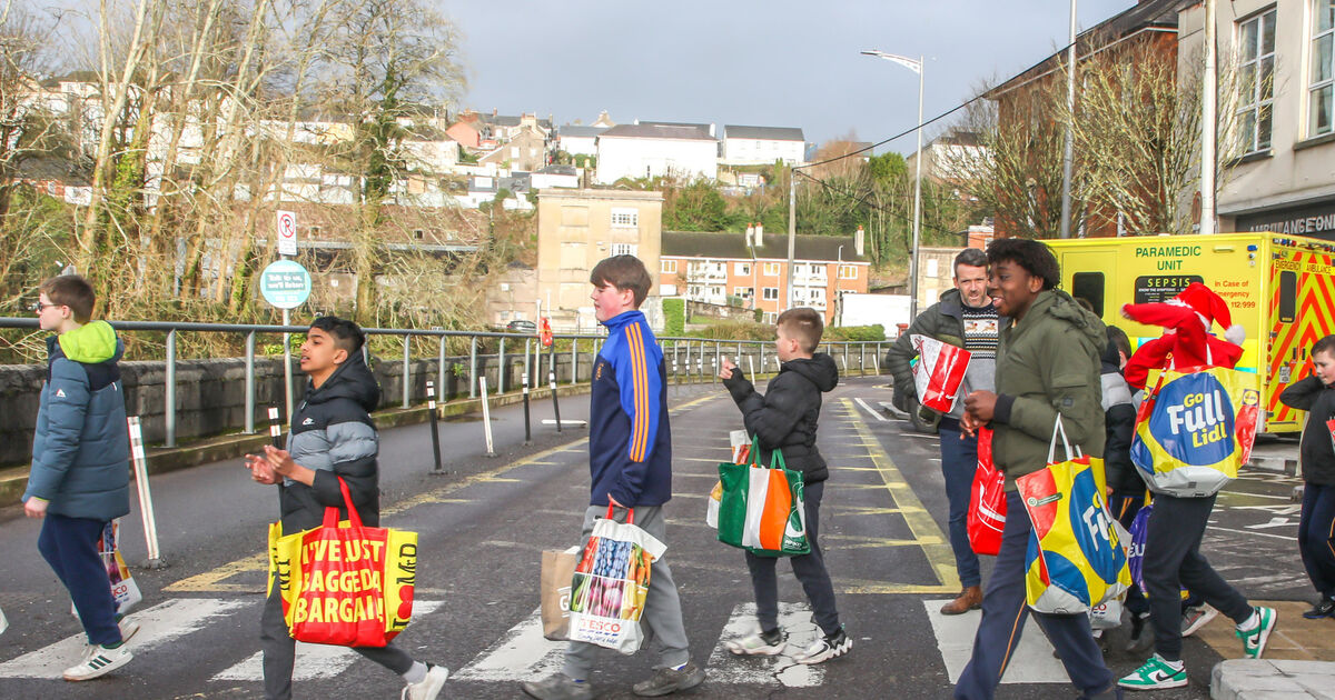 Pictures: Cork pupils deliver 110 bags of food to Penny Dinners ahead of busy Christmas period - Vimarsana News