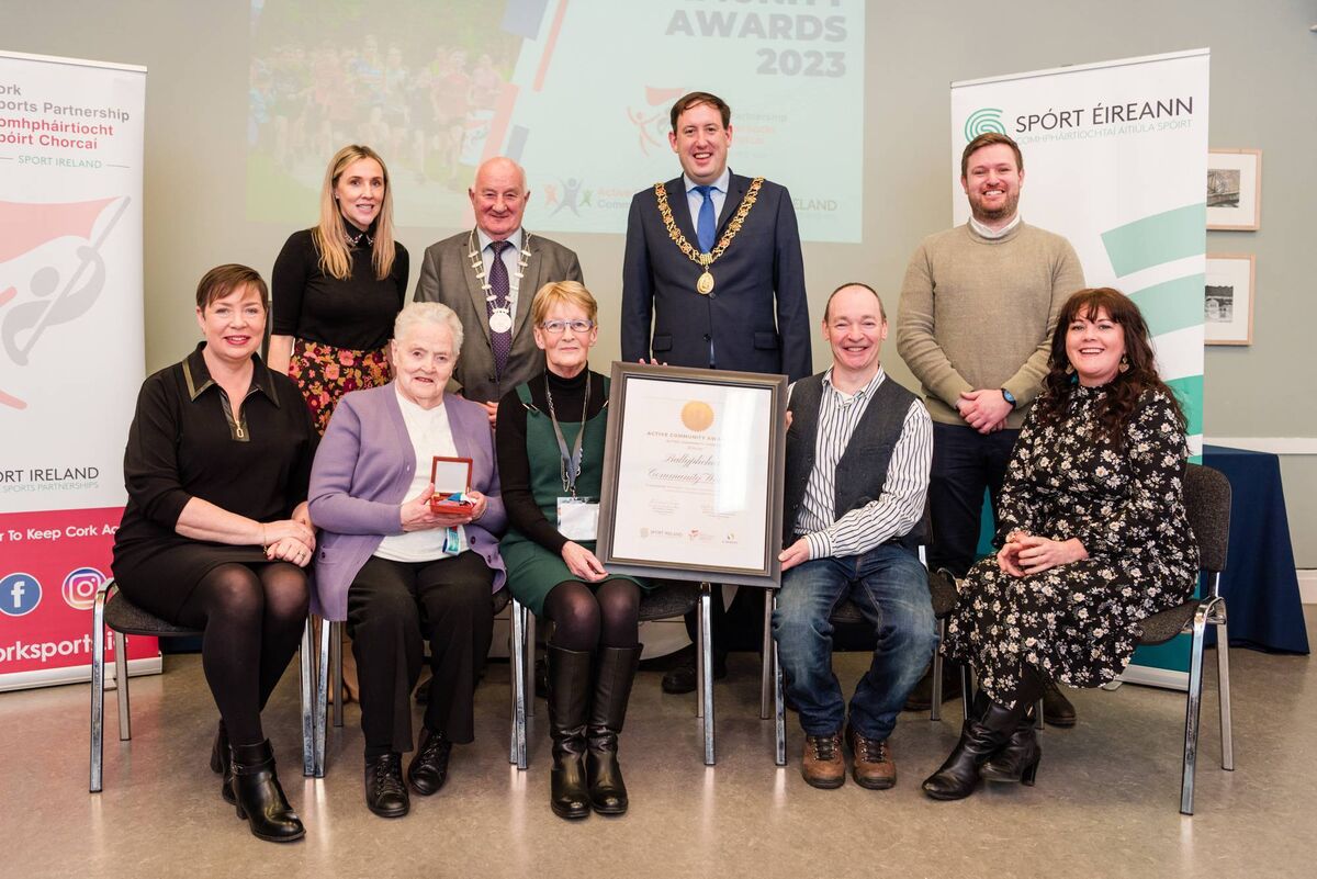 Ballyphehane Community Walking were presented with their Active Community Award by the Lord Mayor of Cork Cllr Kieran McCarthy and the Deputy Mayor of County Cork, Cllr John Healy. 