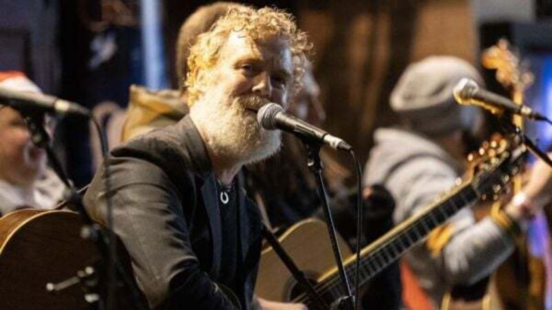 Thousands of Dubliners gather to watch annual Christmas Eve charity busk Thousands of Dubliners gather to watch annual Christmas Eve charity busk