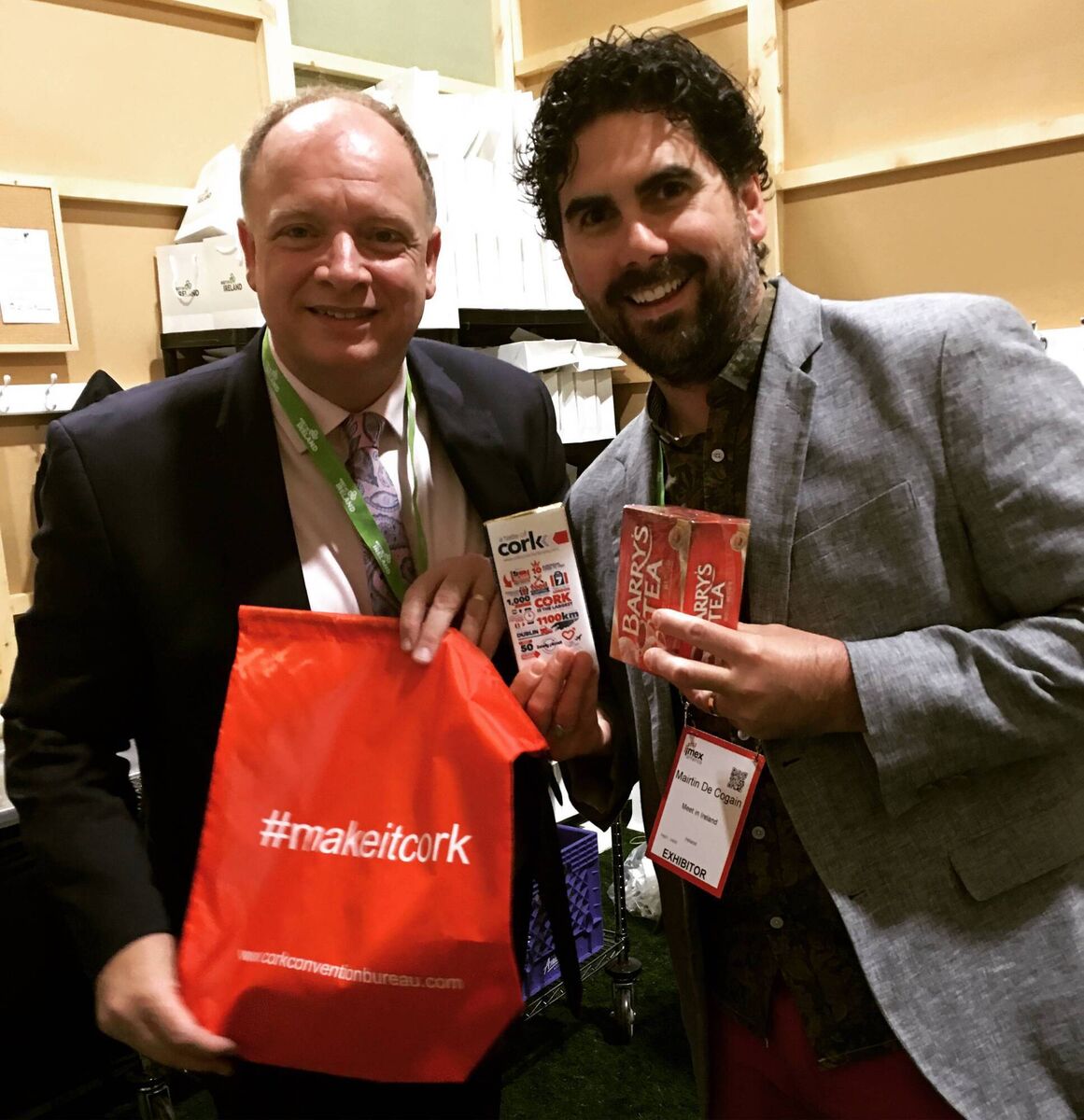  Máirtín de Cógáin with Séamus Heaney of Visit Cork out in California.