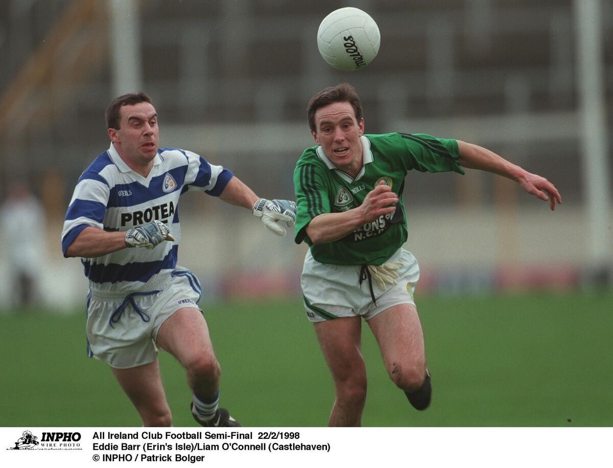 Eddie Barr (Erin's Isle) in a race with Liam O'Connell (Castlehaven) in the 1998 semi final