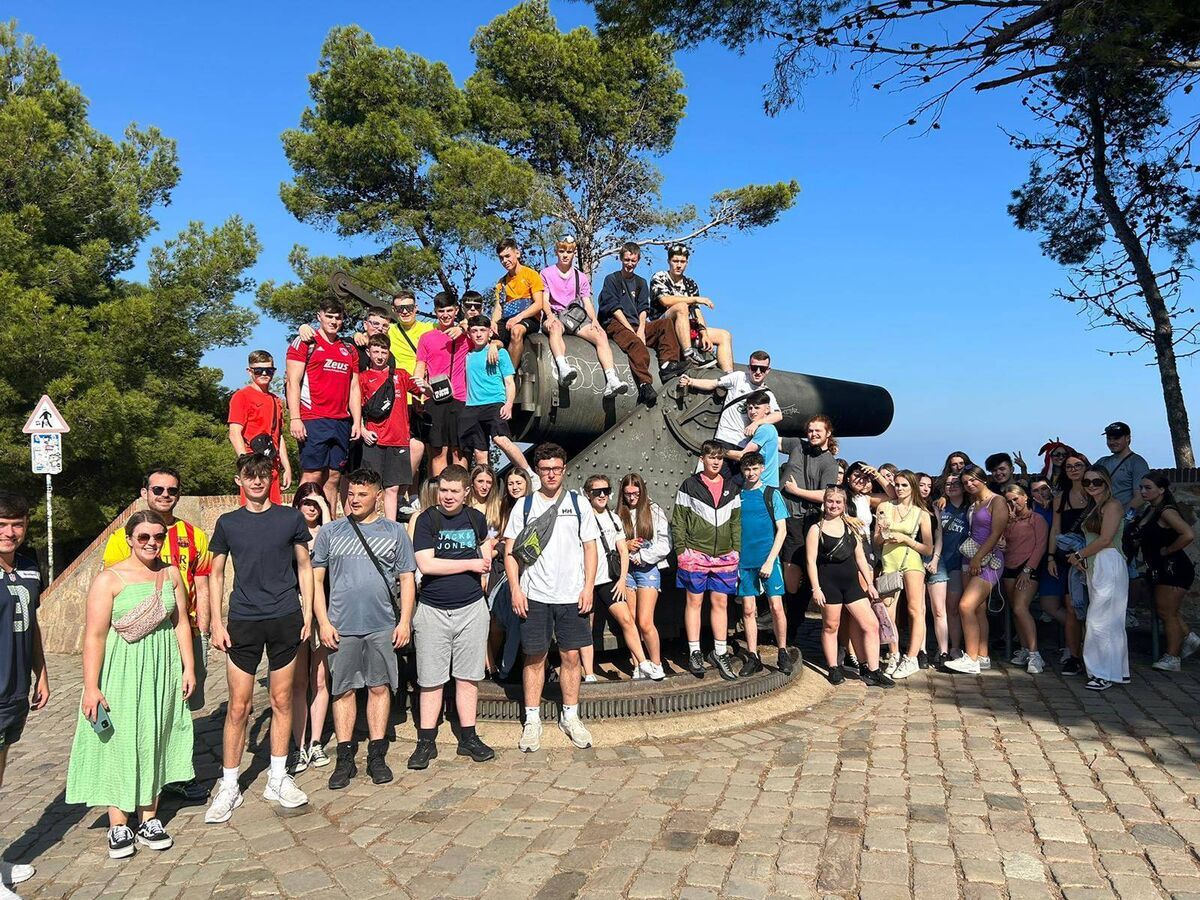 Some fourth and fifth years from Coláiste Éamann Rís Some of our fourth and fifth years enjoying the sun in Barcelona on their school tour 