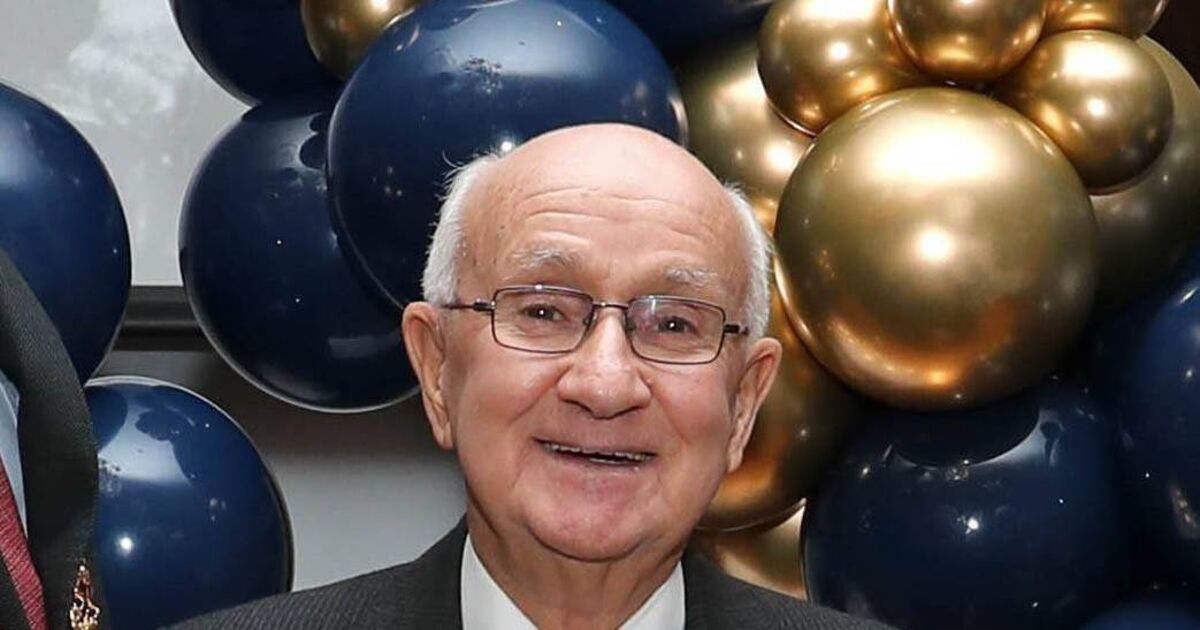 Tributes paid to 'legendary Cork character' and former councillor Con O'Leary - Vimarsana News