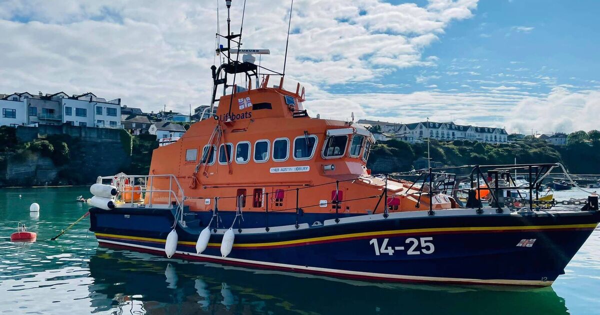 Three fishermen rescued off Cork coast in 'cold and difficult' conditions - Vimarsana News
