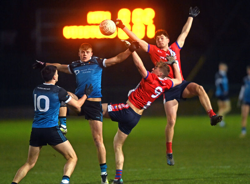 Joe Cooper et Sean Brady de MTU Cork lors d'un match contre l'université de Maynooth lors de la coupe Sigerson à MTU Cork. Photo : Eddie O'Hare Joe Cooper et Sean Brady de MTU Cork lors d'un match contre l'université de Maynooth lors de la coupe Sigerson à MTU Cork. Photo : Eddie O'Hare