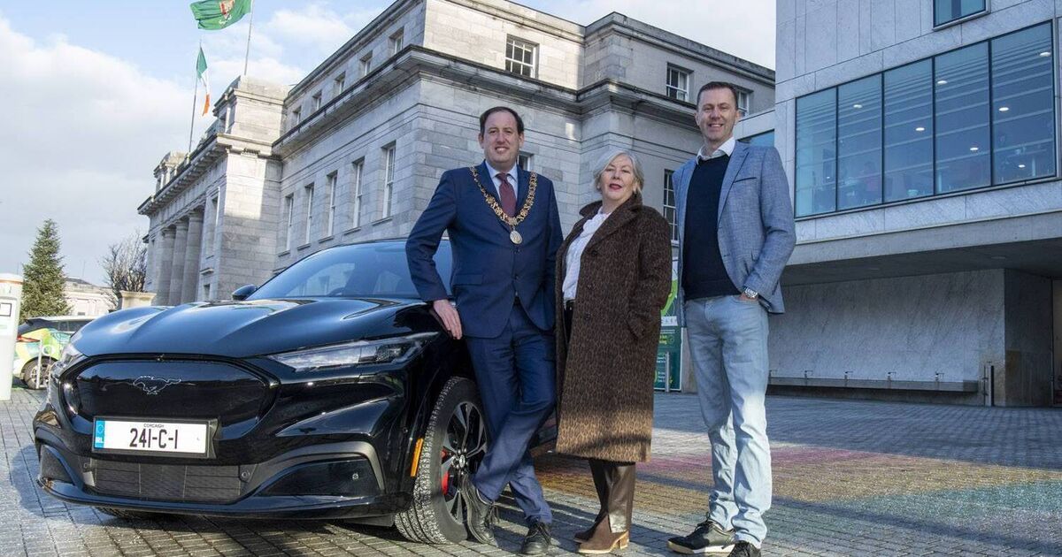 Lord Mayor of Cork takes delivery of new 2024 fully electric Lord Mayoral car - Vimarsana News