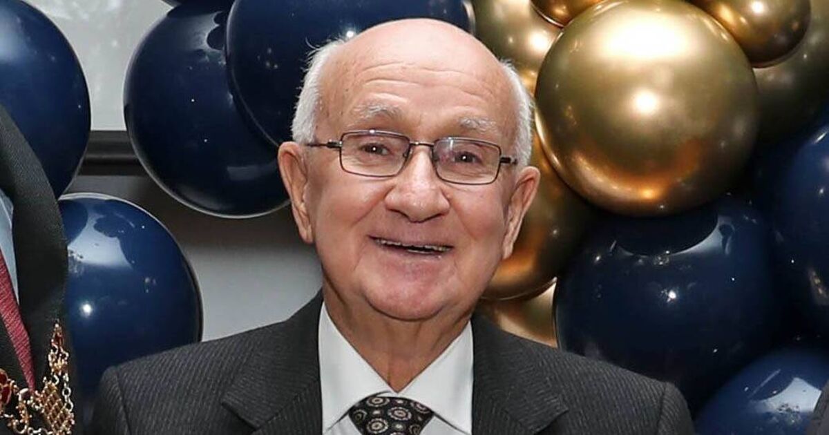 Funeral arrangements announced for 'legendary Cork character' Con O'Leary - Vimarsana News