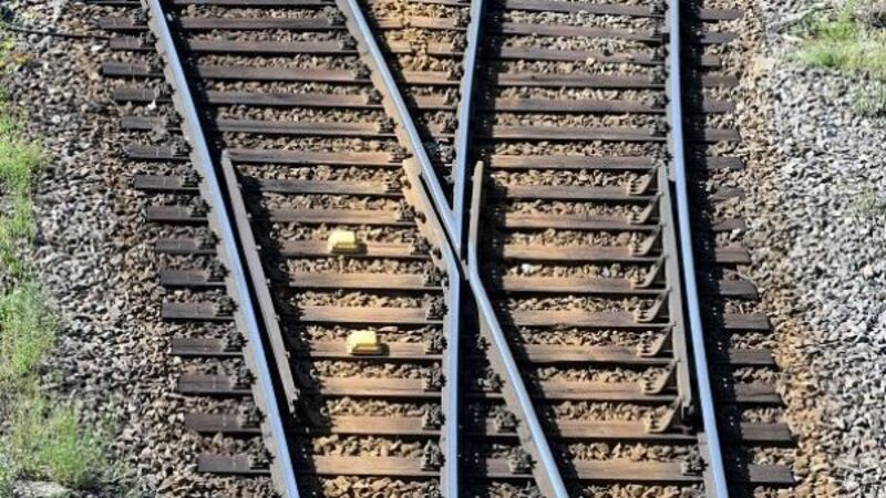 Passenger trains were allowed to pass over broken rail on busy line, report finds