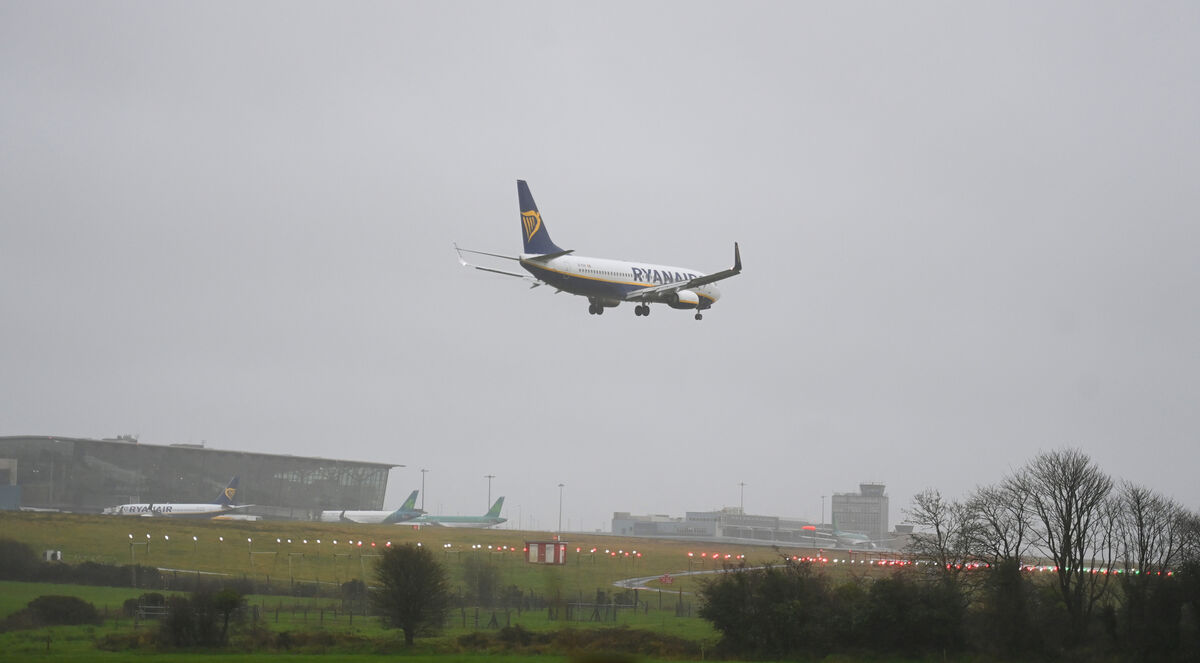 A Ryanair flight from Alicante landing at Cork Airport at lunchtime on Sunday as the effects of Storm Isha are felt with strong winds and driving rain. Pic Larry Cummins