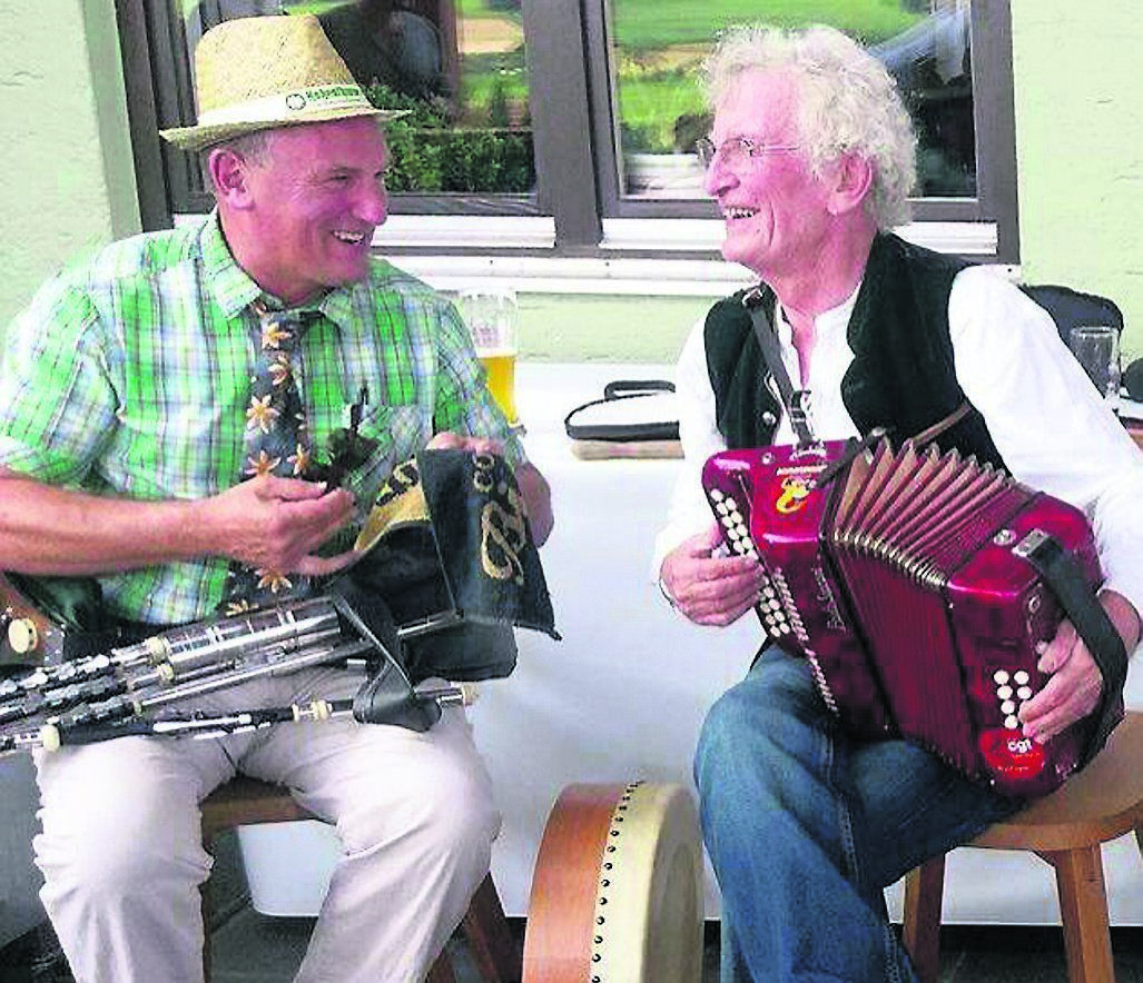 Dan O’Callaghan, uilleann piper, and set dance teacher Timmy The Brit McCarthy (right)