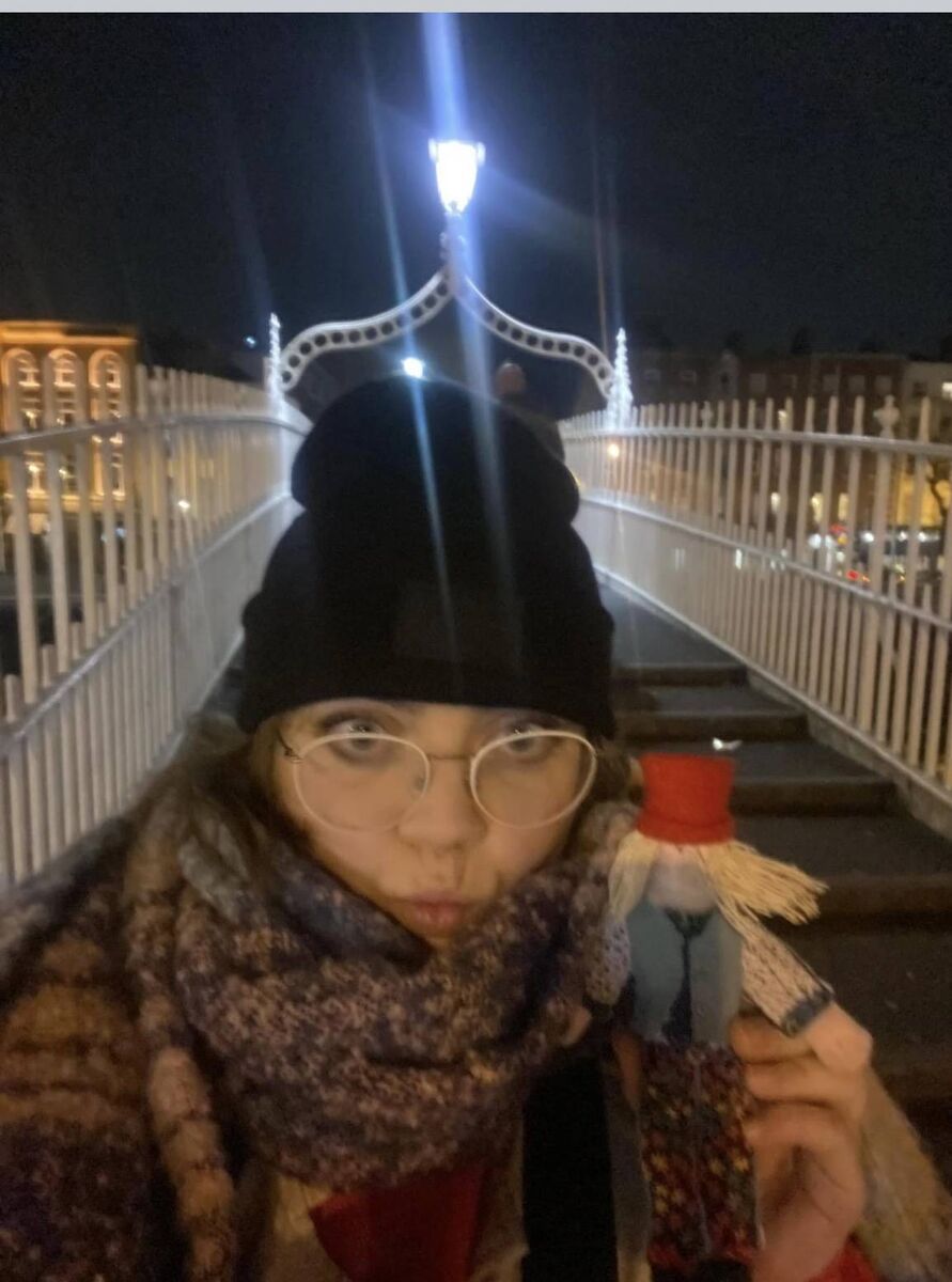 Doll Seamus with Mair Kelly at the Ha'penny Bridge, Dublin