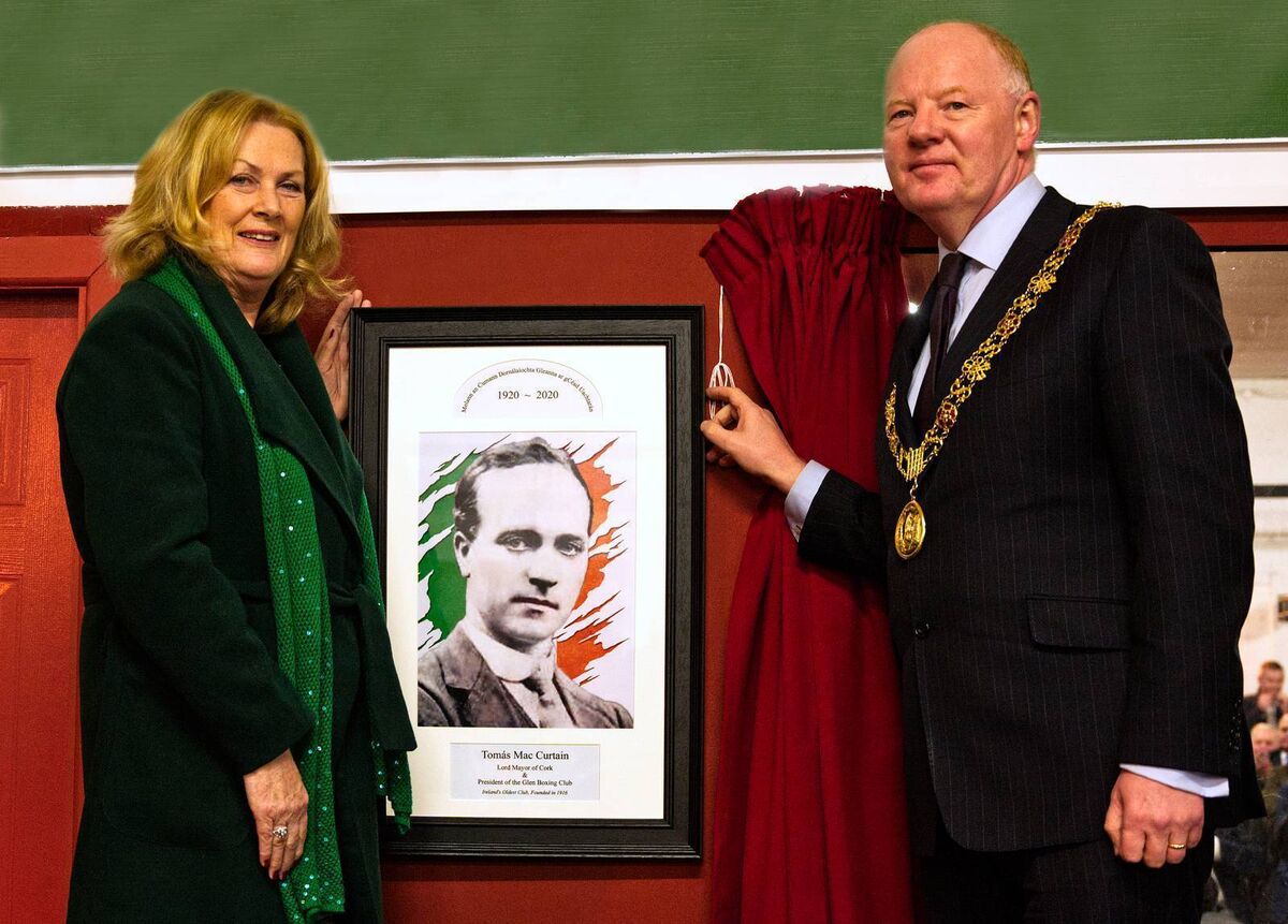 Glen BC Tomás McCurtain Commemoration - Lord Mayor Cllr John Sheehan and Fionnuala MacCurtain unveil the framed photo commemorating Tomás MacCurtain's role as the first President of the Glen Boxing Club, Ireland's oldest club. Picture: Doug Minihane