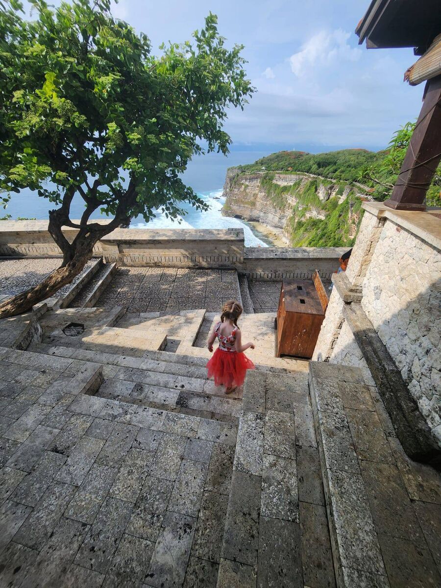  Exploring Uluwatu.