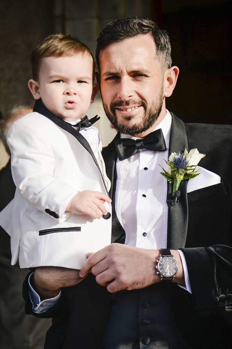 Alan Kennedy avec Beau, le fils du couple, qui était un invité très spécial ce jour-là.