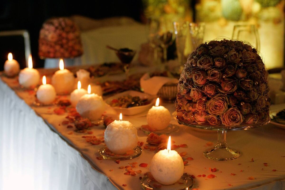 A  wedding table with candles and roses.
