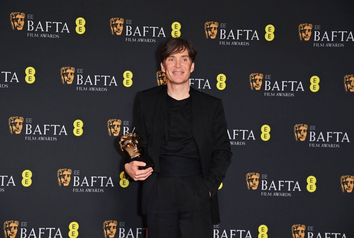 Cillian Murphy poses with the Leading Actor Award in the. Photo by Alan Chapman/Dave Benett/Getty Images. 