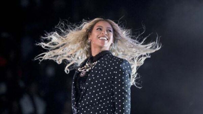 Beyonce becomes first black woman to top Billboard’s country music chart Beyonce becomes first black woman to top Billboard’s country music chart