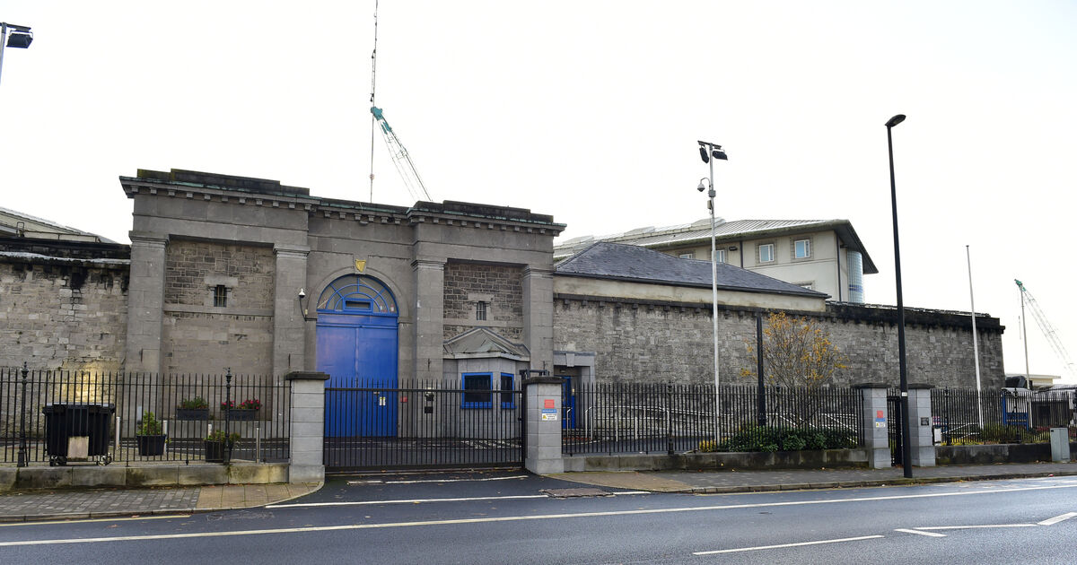 Cork broken bottle attacker and victim are in same prison unit, court hears - Vimarsana News