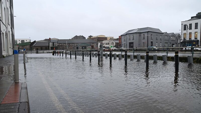 Householders and businesses advised to take precautions during weekend high tides
