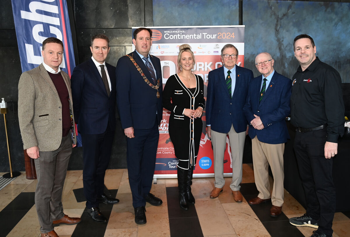  Finbarr O'Dwyer, Leevale AC, Ruairi O'Connor of sponsors The River Lee Hotel, Lord Mayor Cllr Kieran McCarthy, Nicola Cullinane of sponsors The Echo,, Frank Walley and Tony O'Connell, Chairperson, and Ken Perrott of sponsors 96FM at the awards lunch. Cork City Sports Athletics Person of the Year is Fiona Everard of Bandon AC. Cork City Sports Athletic Awards at The River Lee Hotel, Cork. Pic Larry Cummins
