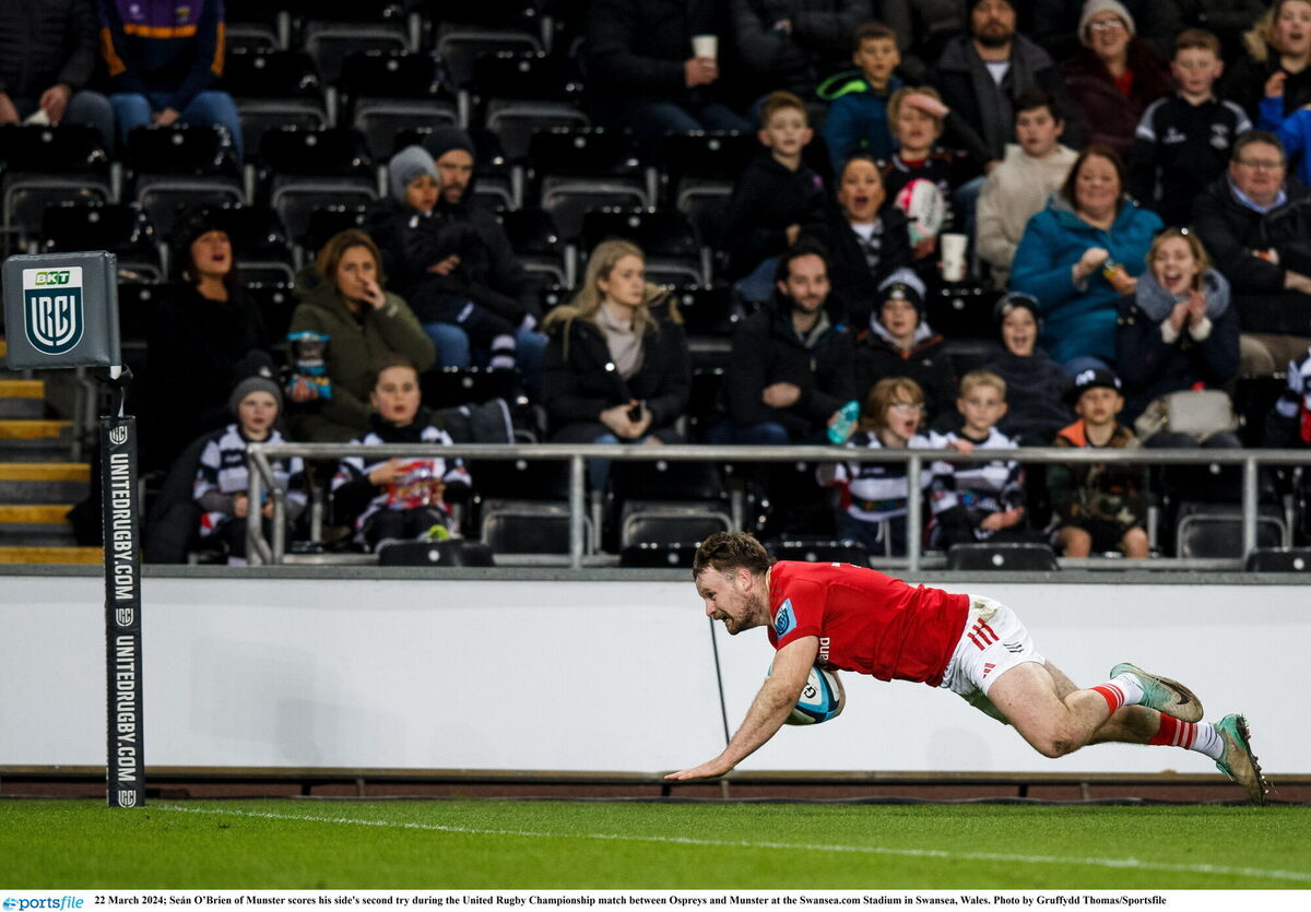 Seán O’Brien of Munster scores his side's second try during the United Rugby Championship match between Ospreys and Munster at the Swansea.com Stadium in Swansea, Wales. Photo by Gruffydd Thomas/Sportsfile