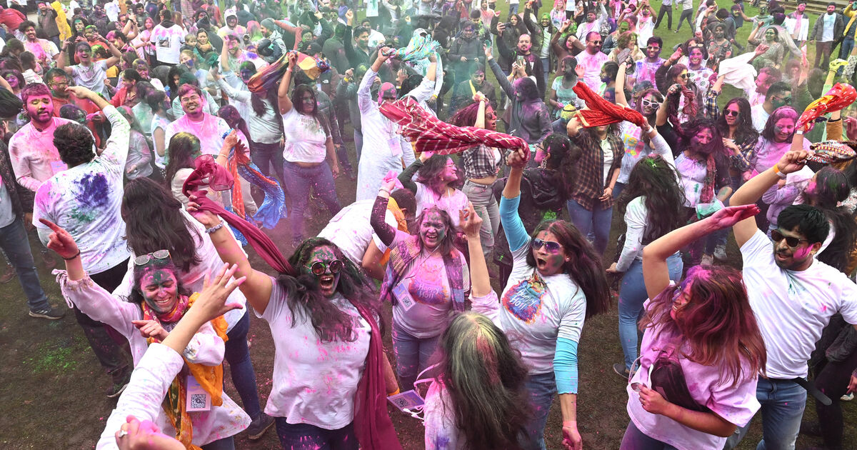 Over 1500 attend Holi festival in Fitzgerald's Park - Vimarsana News