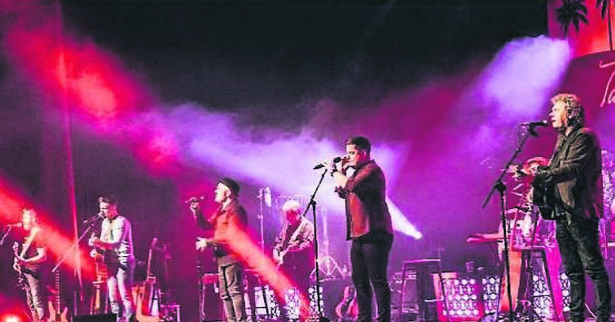 Cork stages entertain with 'dinosaurs' and and Echo Boys too - Vimarsana News