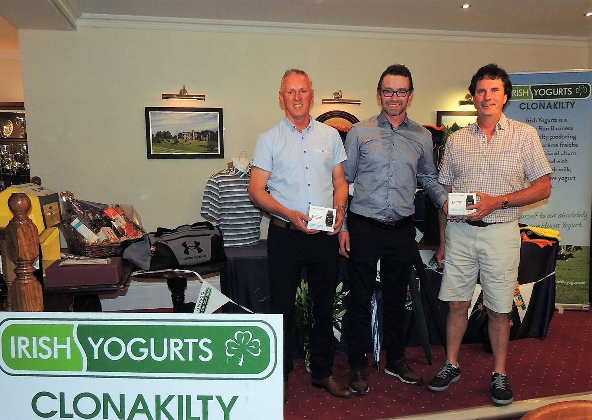Oliver O'Brien of Irish Yogurts Clonakilty (centre) presenting prizes to winning team members Dermot Hayes (left) and Micheál Whelton at the Kilbrittain GAA Golf Classic prize-giving at Bandon GC last year.