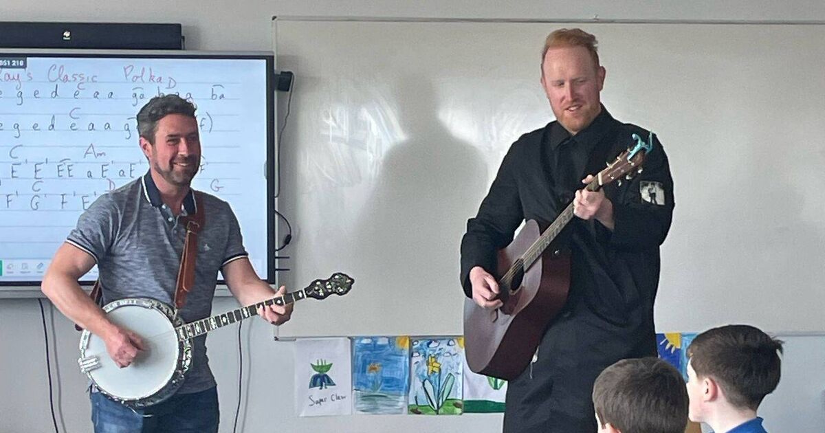 'It was hard to keep it secret from the kids': Gavin James plays surprise concert at Cork school - Vimarsana News