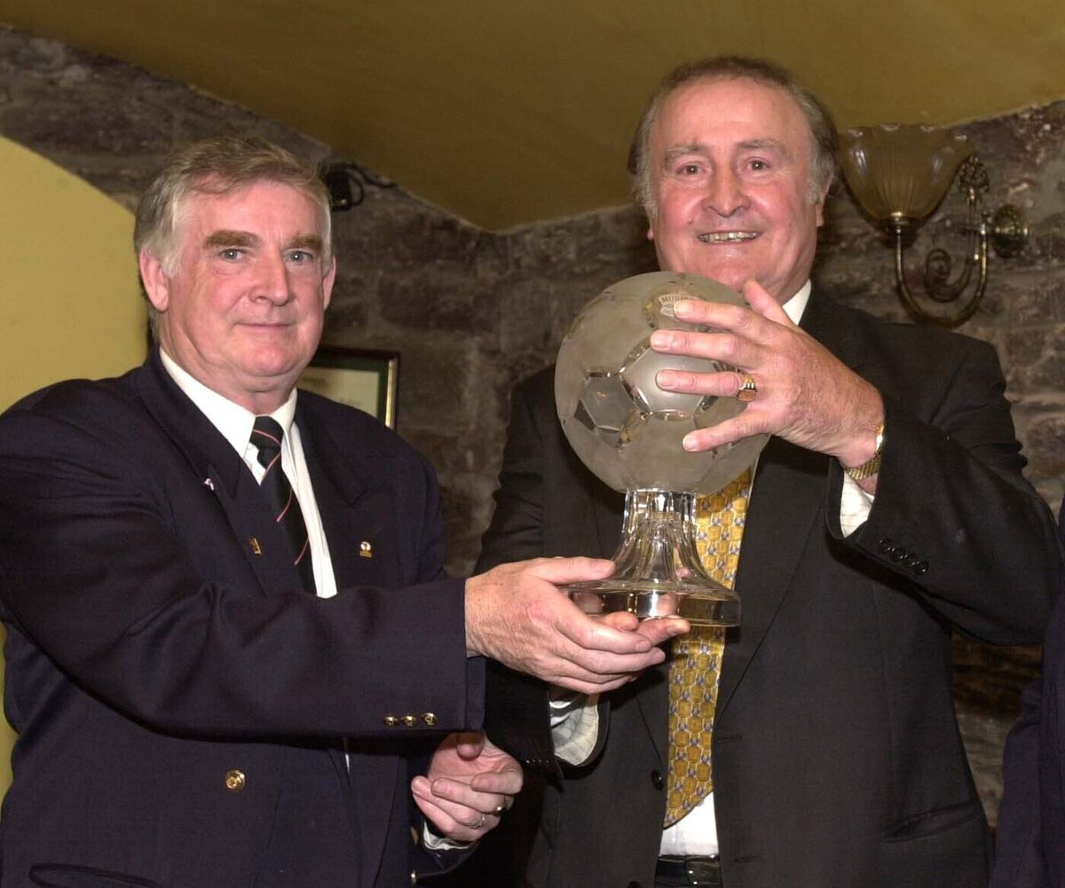 Tony Fitzgerald, chairman Cork AUL presents the legends award to Charlie Hurley at the Cork AUL soccer honours in Heineken Ireland. Tony Fitzgerald, chairman Cork AUL presents the legends award to Charlie Hurley at the Cork AUL soccer honours in Heineken Ireland.