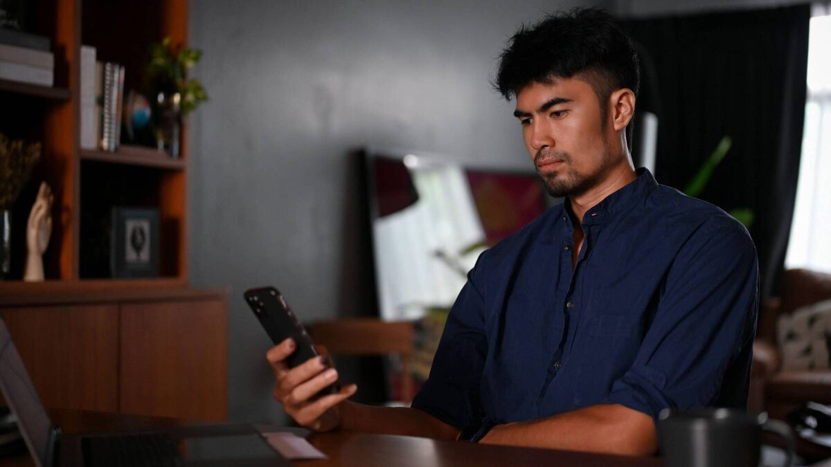 Take a break from social media and spend time connecting with friends, family and colleagues in real life to reduce feelings of loneliness.
