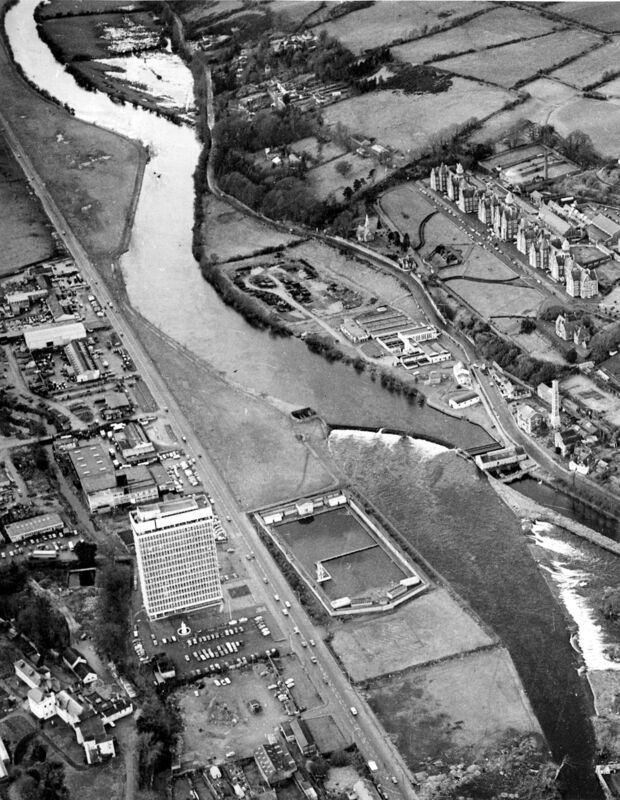 Aerial view of the Lee Fields, Cork in the 1980s. Included are the County Hall and the old open air baths. Aerial view of the Lee Fields, Cork in the 1980s. Included are the County Hall and the old open air baths.