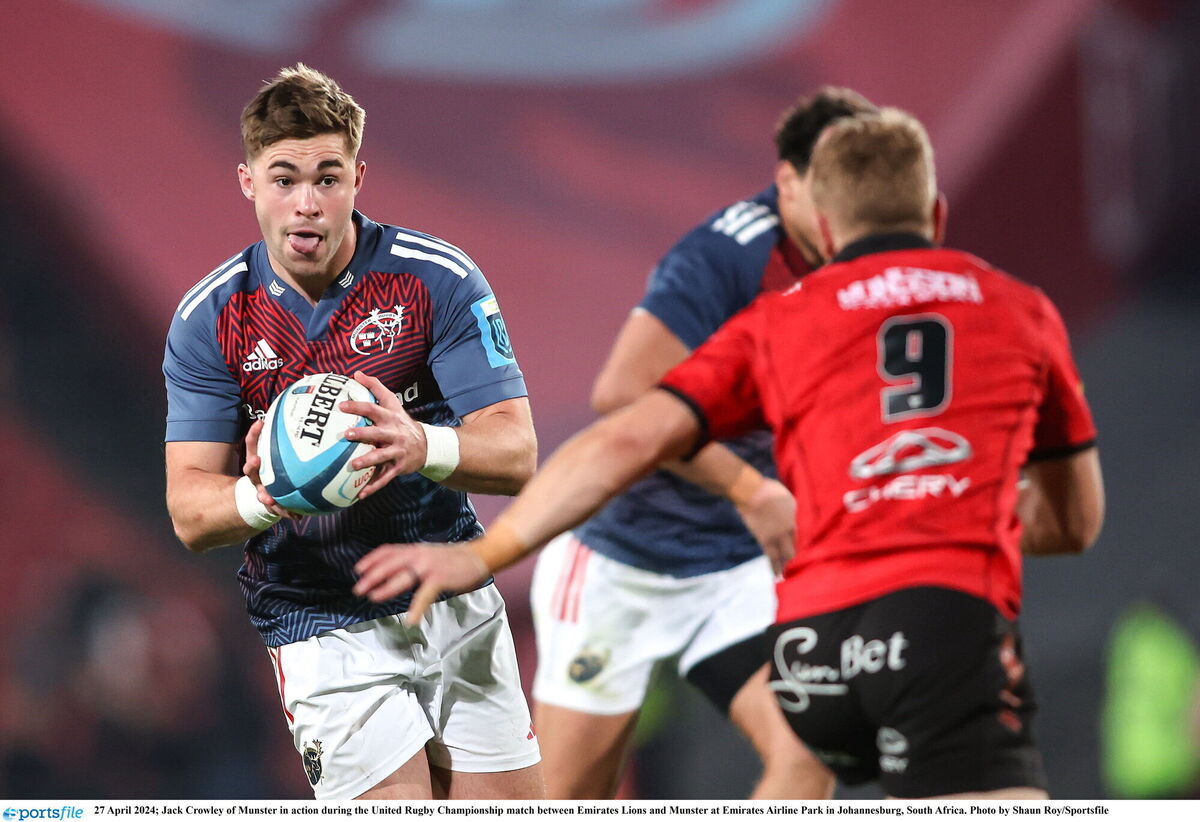 Jack Crowley on the move for Munster. Picture: Shaun Roy/Sportsfile