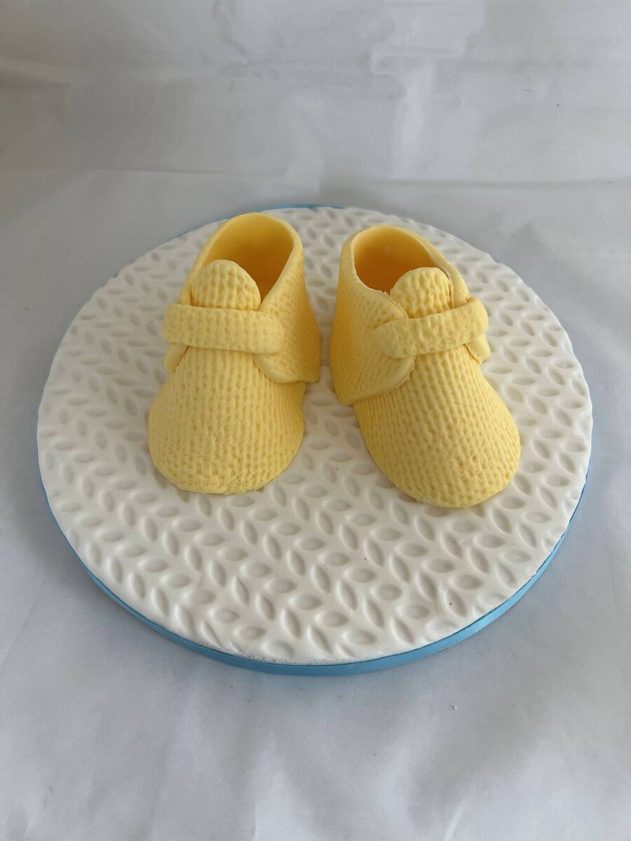 Work by Cork Sugarcraft Association. Work by Cork Sugarcraft Association.