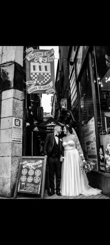 Luke McGrath and Niamh Kerrins-McGrath outside the bar where they had their first date. Photo: Ray Terry Luke McGrath and Niamh Kerrins-McGrath outside the bar where they had their first date. Photo: Ray Terry