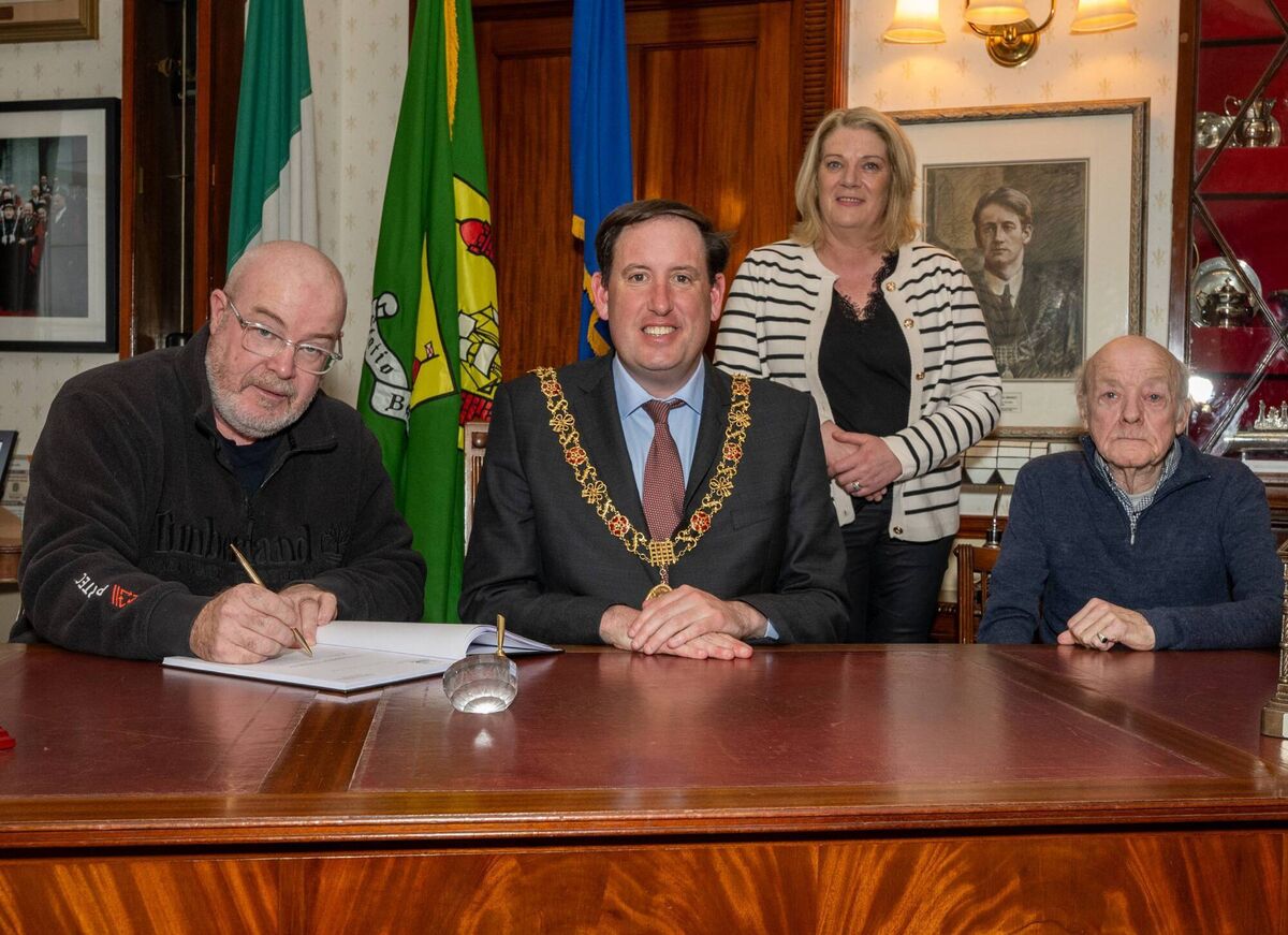 Cork Boxing Coach Of The Year John Morrissey, in the company of his wife Irene and father Seanie, signing the Lord Mayors visitors book during a reception hosted for him by Lord Mayor Cllr Kieran McCarthy. Picture: Doug Minihane Cork Boxing Coach Of The Year John Morrissey, in the company of his wife Irene and father Seanie, signing the Lord Mayors visitors book during a reception hosted for him by Lord Mayor Cllr Kieran McCarthy. Picture: Doug Minihane