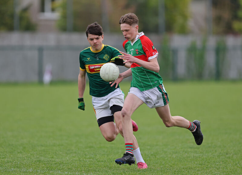  Alex Lehane, Ballinora, battles with Darragh O'Flaherty, St. Michaels.