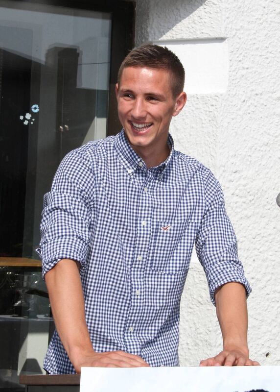 Republic of Ireland U21 and Ipswich Town midfielder Conor Hourihane, was guest of honour at the recent Sports Day held in glorious sunshine at Bandon Grammar School. Conor is a former pupil of the school and presented the prizes to the recipients of the many magnificent awards. Republic of Ireland U21 and Ipswich Town midfielder Conor Hourihane, was guest of honour at the recent Sports Day held in glorious sunshine at Bandon Grammar School. Conor is a former pupil of the school and presented the prizes to the recipients of the many magnificent awards.