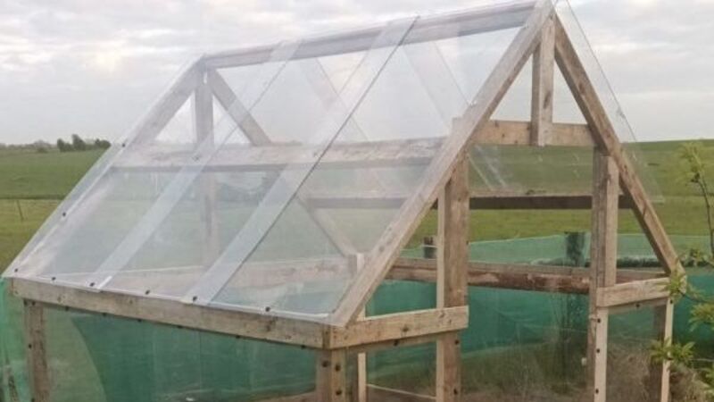 Community group using discarded Covid-19 guards for 'screen' houses Community group using discarded Covid-19 guards for 'screen' houses