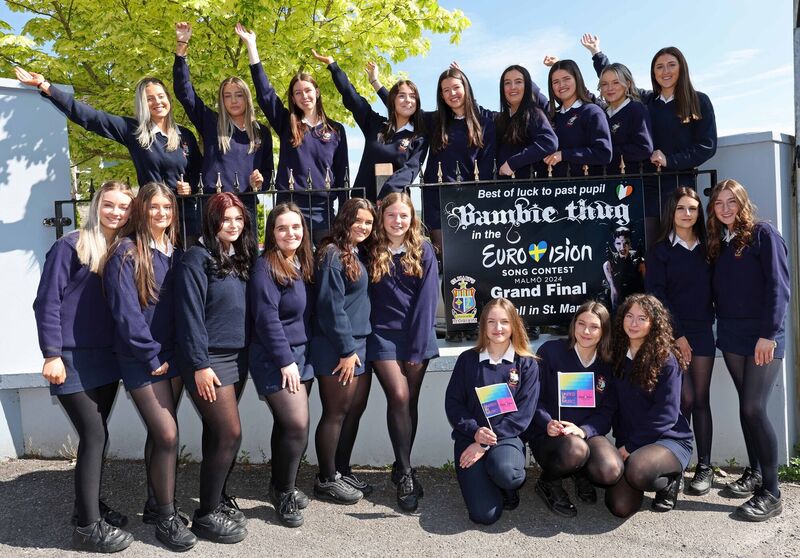  6th year pupils supporting Bambie Thug.Picture: Jim Coughlan.