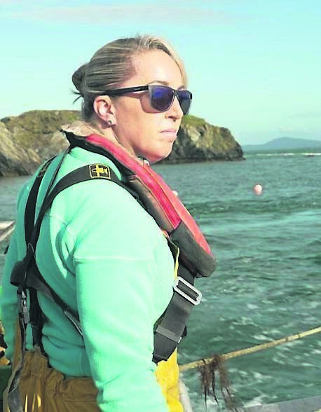 Niamh Ní Dhrisceoil ó Oileán Cléire ar a bronnadh gradam gnó le déanaí.
