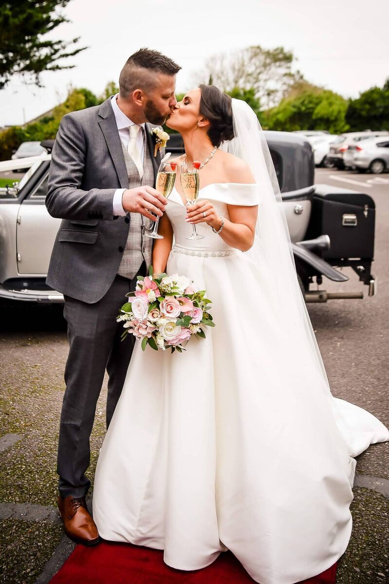 Esther wore a necklace her late father Denis had given her on her debs in 2007. She also had his tie on her bouquet.
