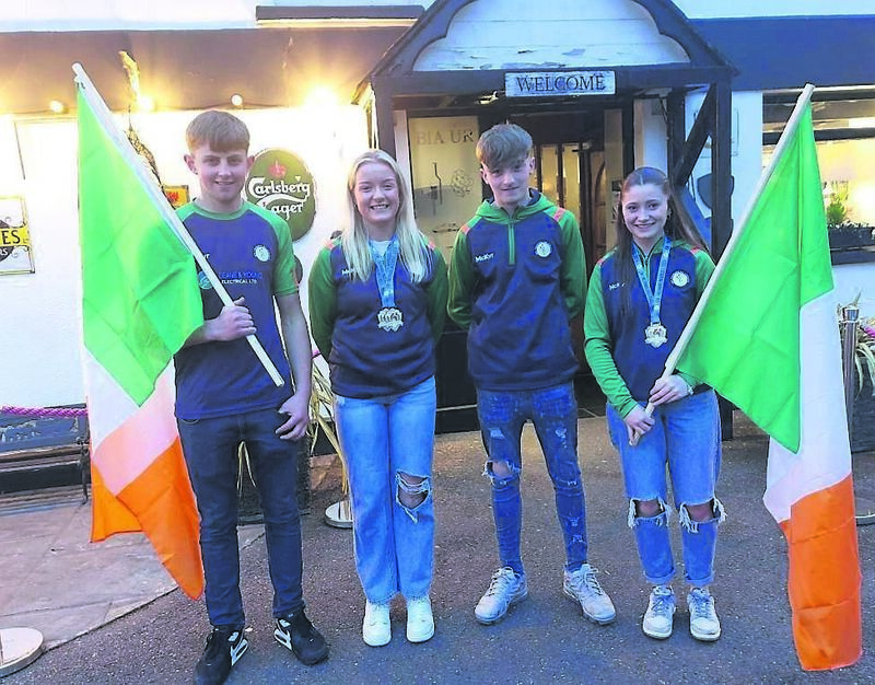 Tháinig níos mó ná lán dhoirn amháin de bhoinn ar ais ó Neuharlingersiel sa Ghearmáin mar a raibh Babhtaí Ceannais na hEorpa sa Bholláil. Seo iad buaiteoirí Mhúscraí a cuireadh fáilte mhór abhaile leo Dé hAoine chuig An Muileann i mBaile Mhúirne - Liam Ó Murchú, Rachel Ní Dheasúna, Cathal Ó Críodáin agus Darcy O’Brien. Comhghairdeas leo.