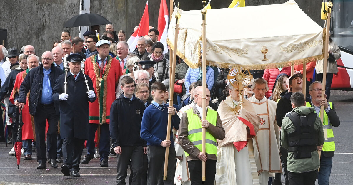 Rain holds off for Cork's 98th Eucharistic Procession as devout tradition continues - Vimarsana News